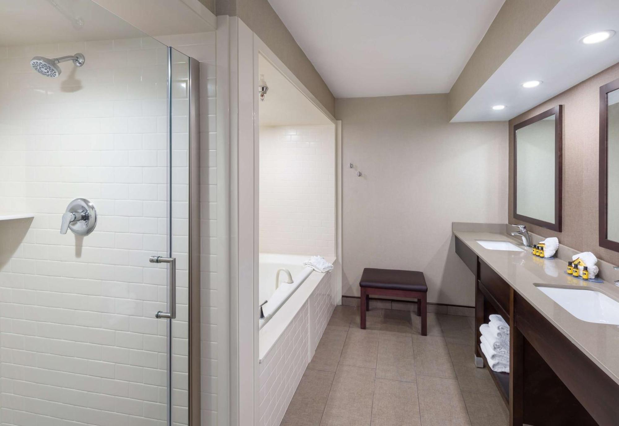 Hotel Western Ramkota 3*