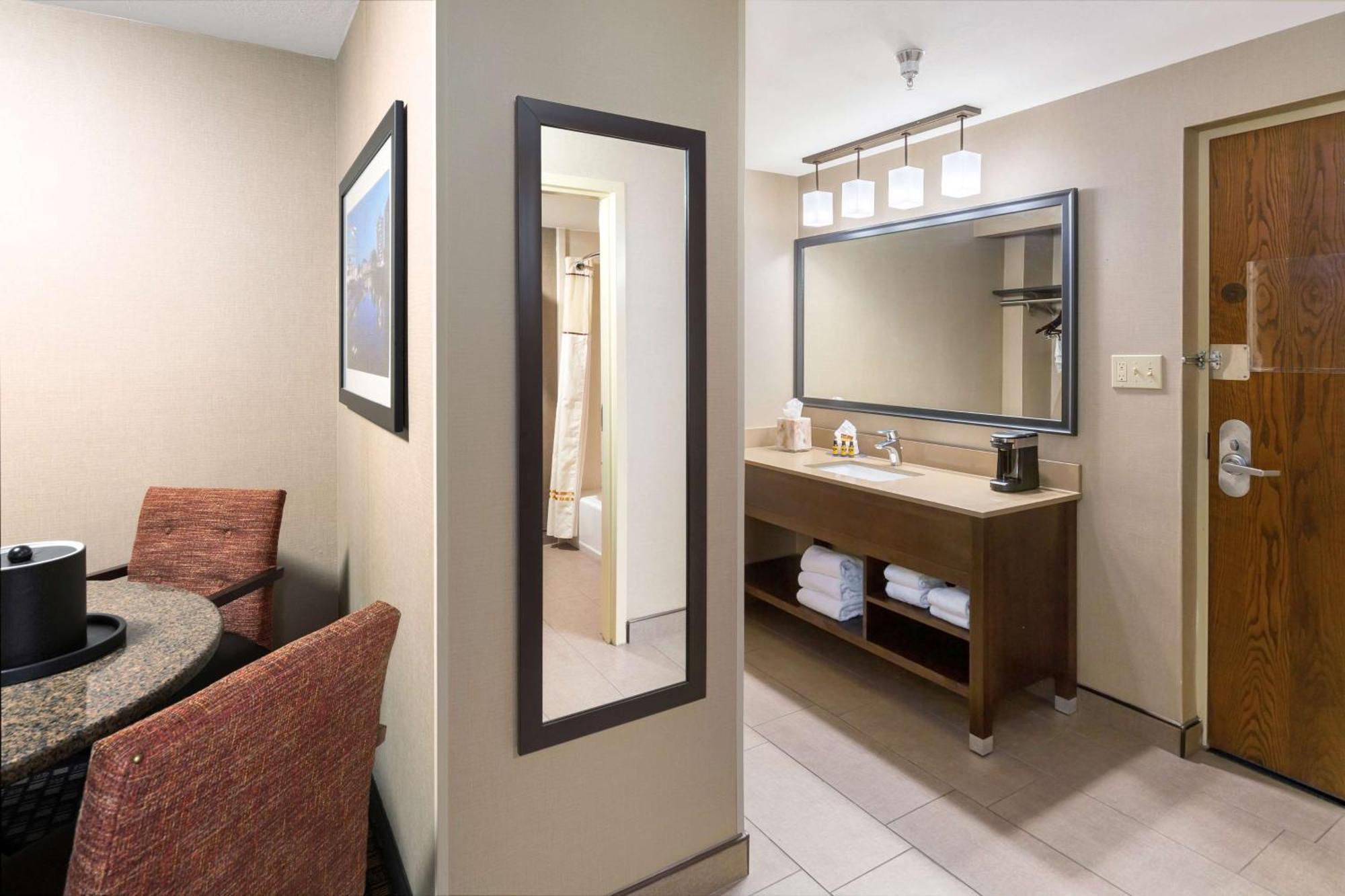 Hotel Western Ramkota 3*