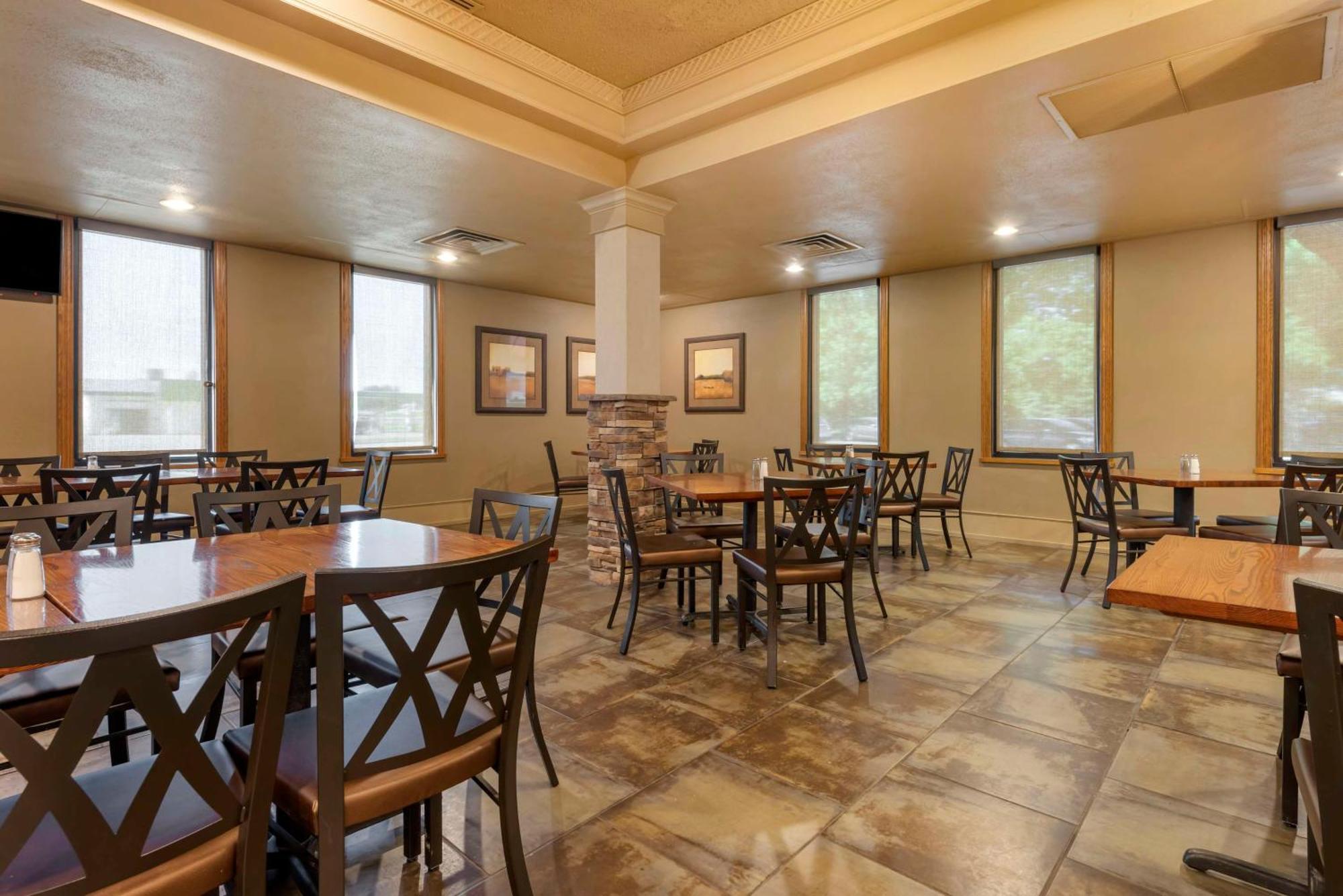Western Ramkota Hotel 3*