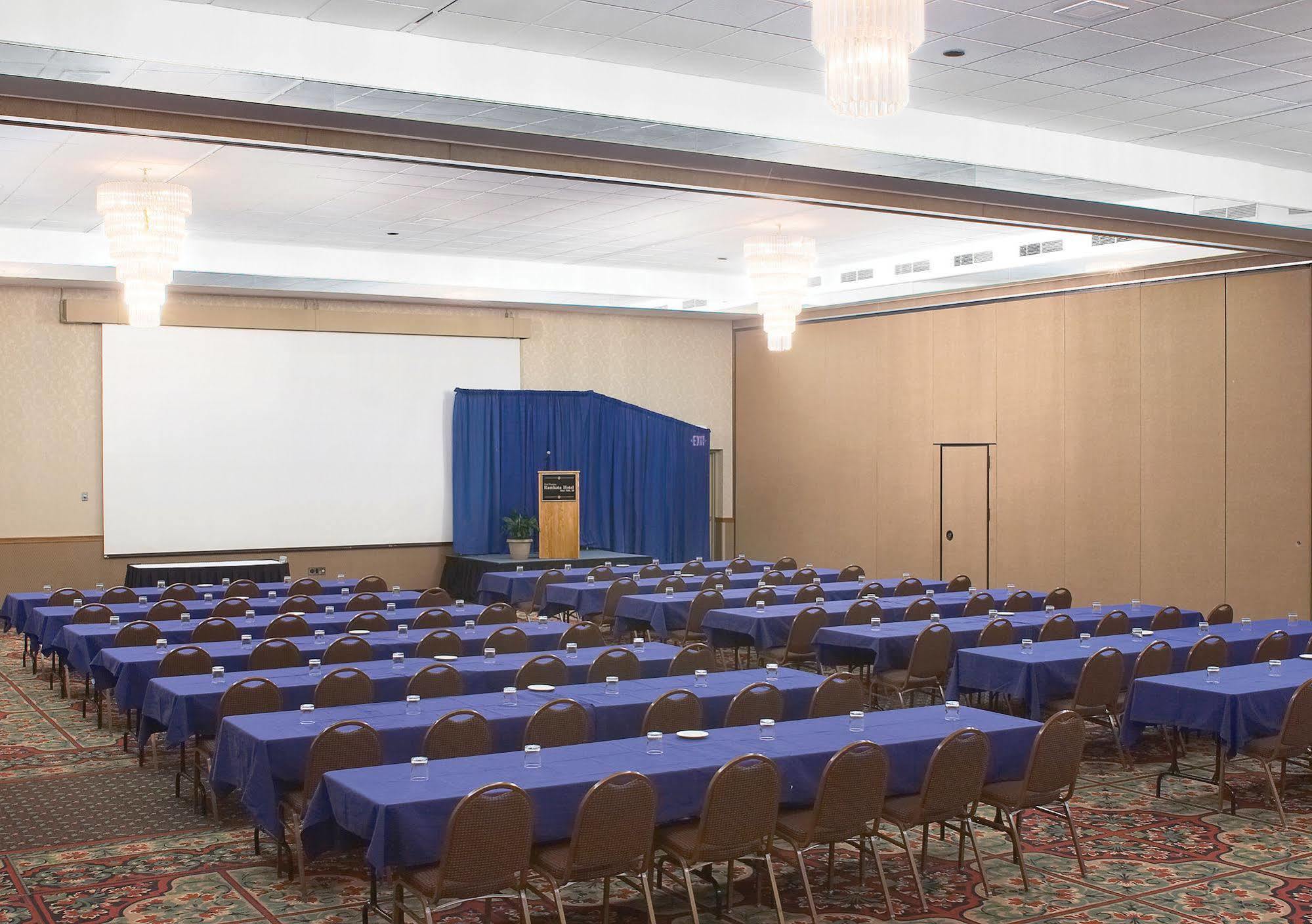 Western Ramkota Hotel 3*